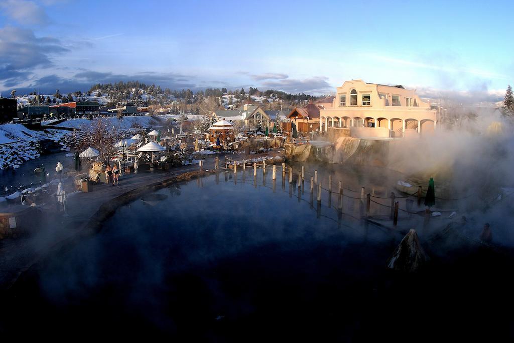 The Springs Resort & Spa باغوسا سبرينغز المظهر الخارجي الصورة